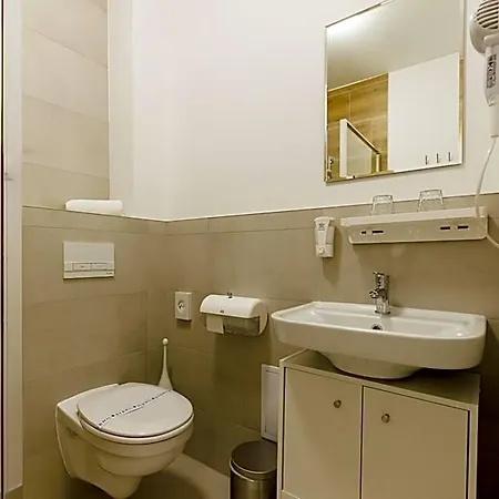 Hotel Safari 3*
