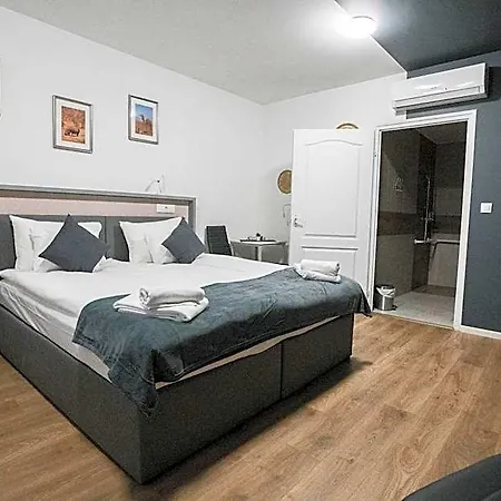 Hotel Safari 3*